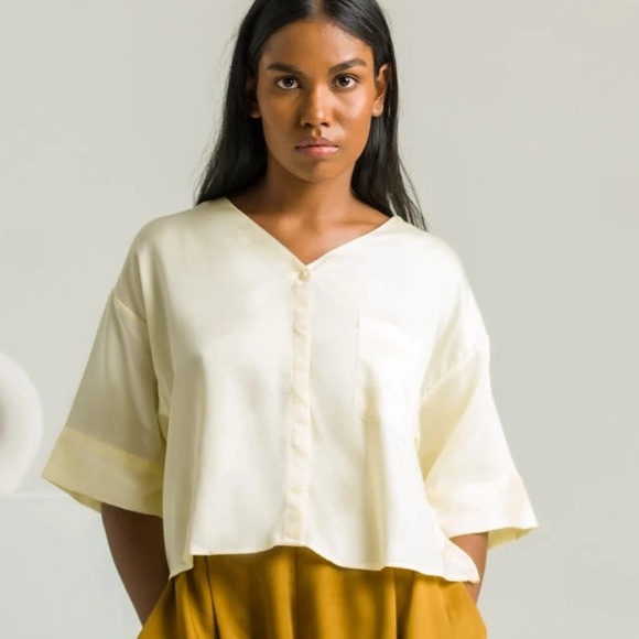 Ettitude Other - Ettitude NEW Vanilla Light Yellow Clean Bamboo Satin Cropped Shirt Size L/XL